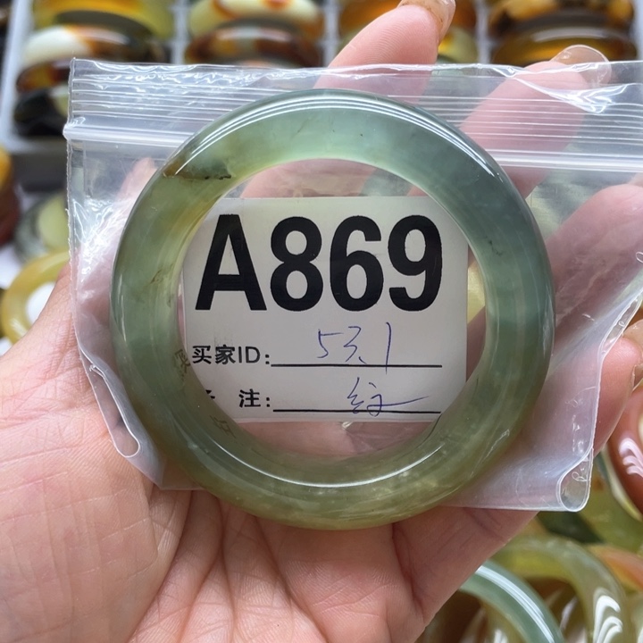 蛇纹石玉手镯未镶嵌