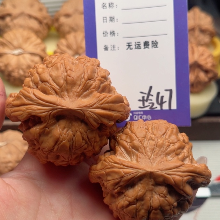 吊坠文玩核桃满***城文玩核桃47