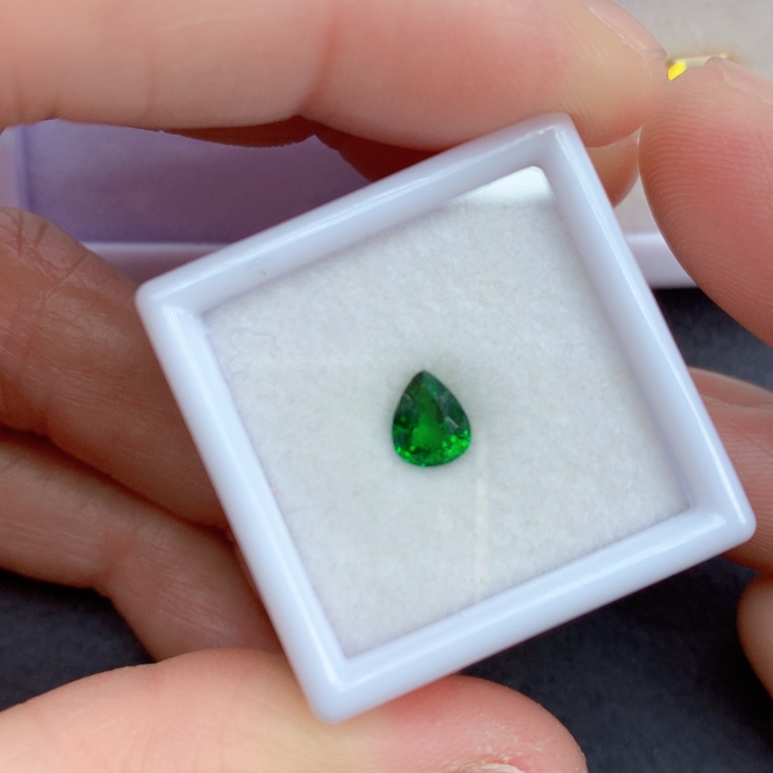 石榴石（沙弗莱）0.66克拉裸石未镶嵌