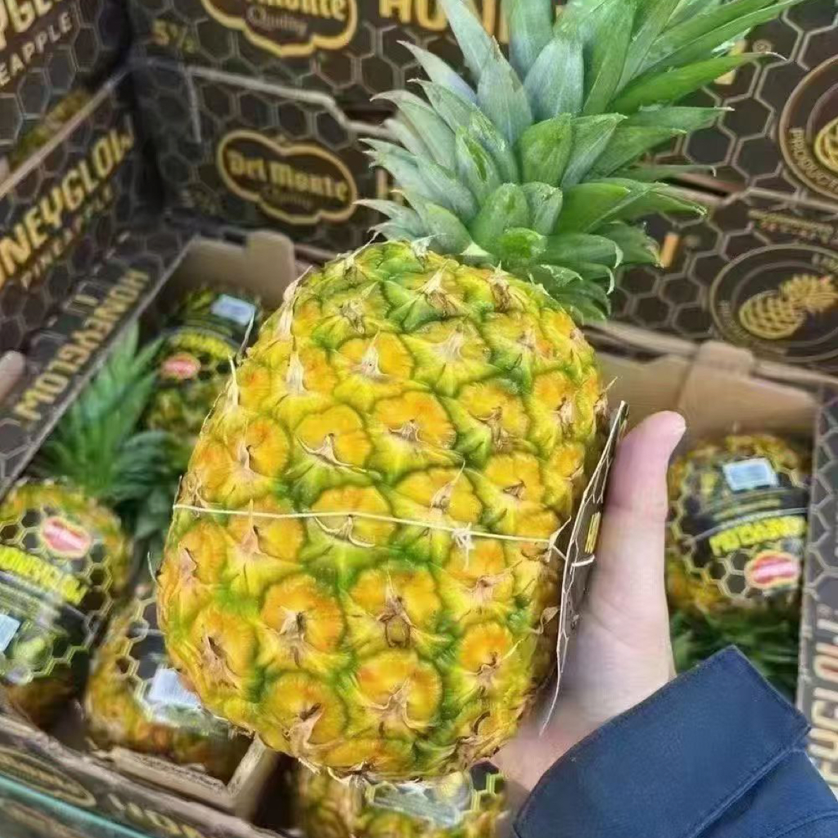 凤梨带皮一颗2斤以上，8甜两酸，颜色青黄（需要去皮请备注）