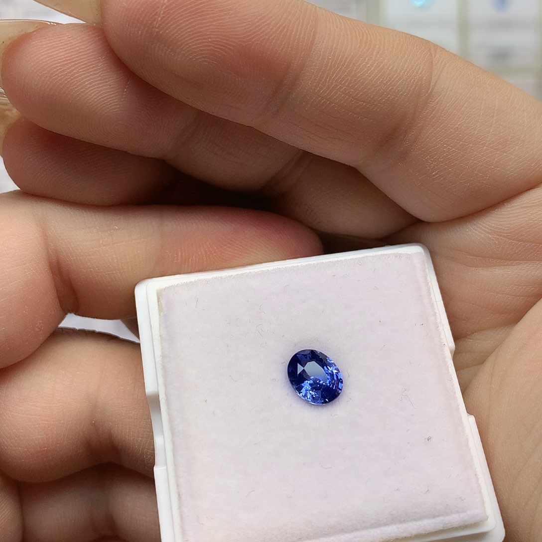 蓝宝石裸石未镶嵌天然无烧矢车菊1.56ct