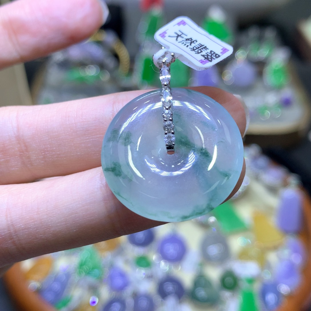 【闪购商品】翡翠颈饰18K金镶嵌翡翠吊坠项链