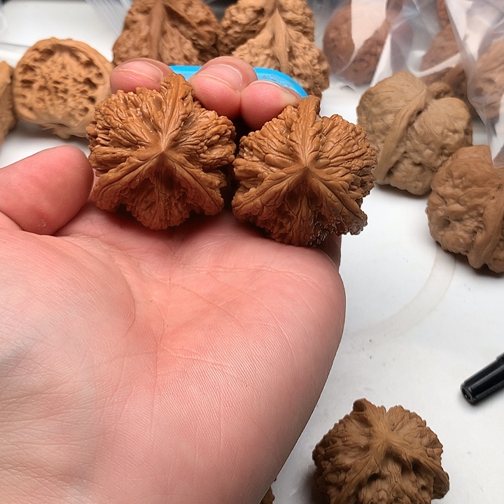 文玩核桃把件虎头奔全品