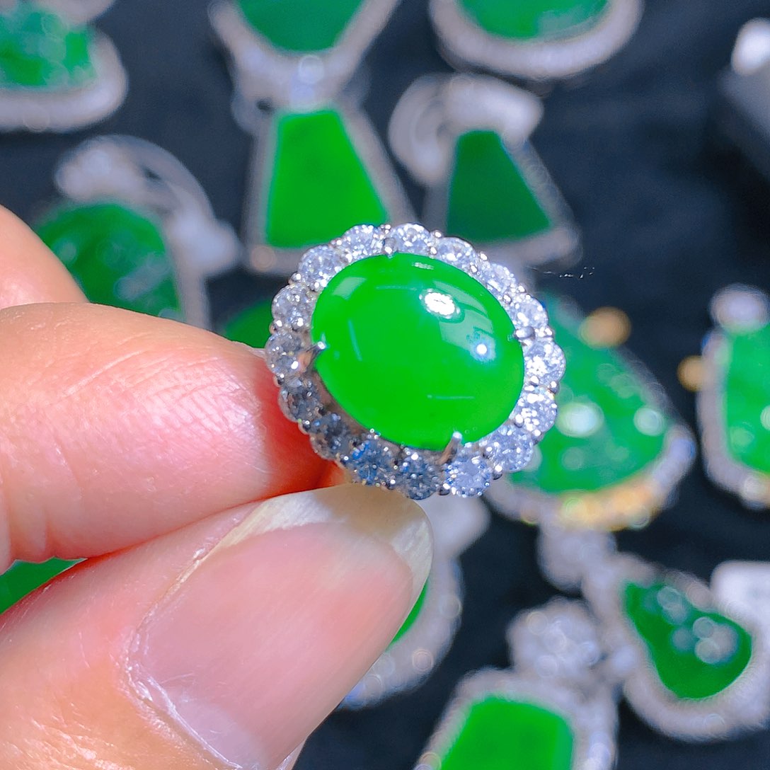 翡翠颈饰银S925镶嵌戒指