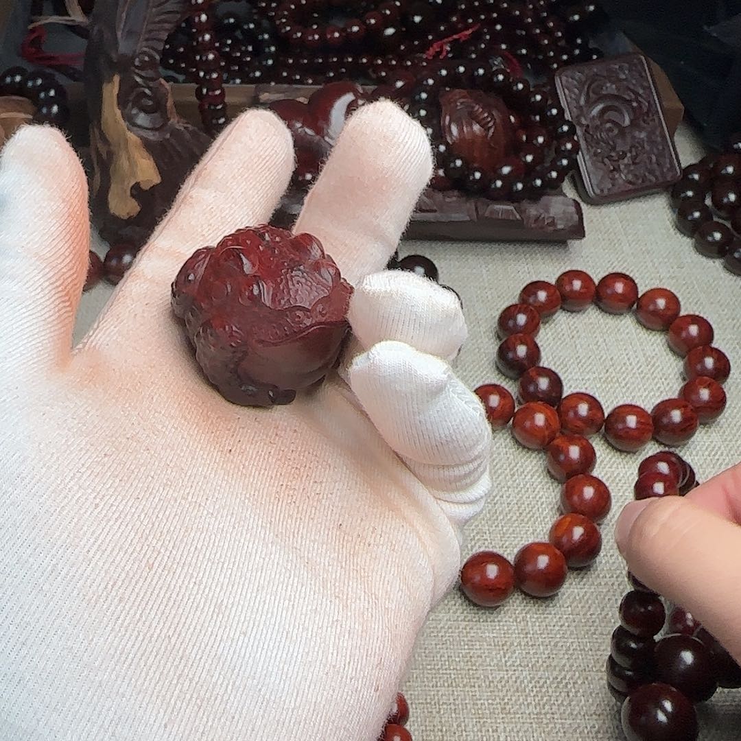 小叶紫檀把件金蟾