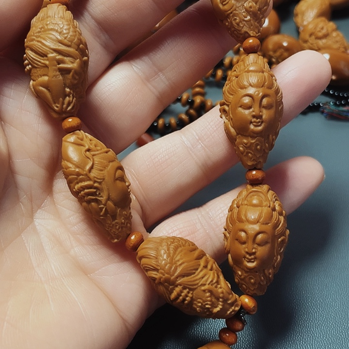 玉龙观音，橄榄核雕工艺