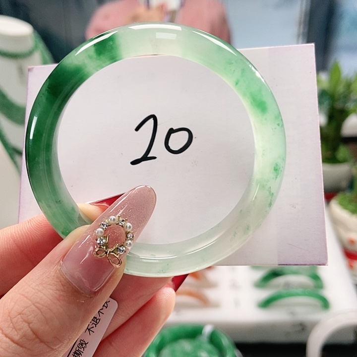 石英质玉手镯未镶嵌天然A货非洲翠手镯