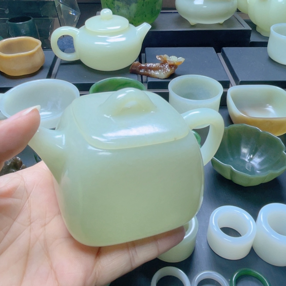 青***资和田玉未镶嵌挂件