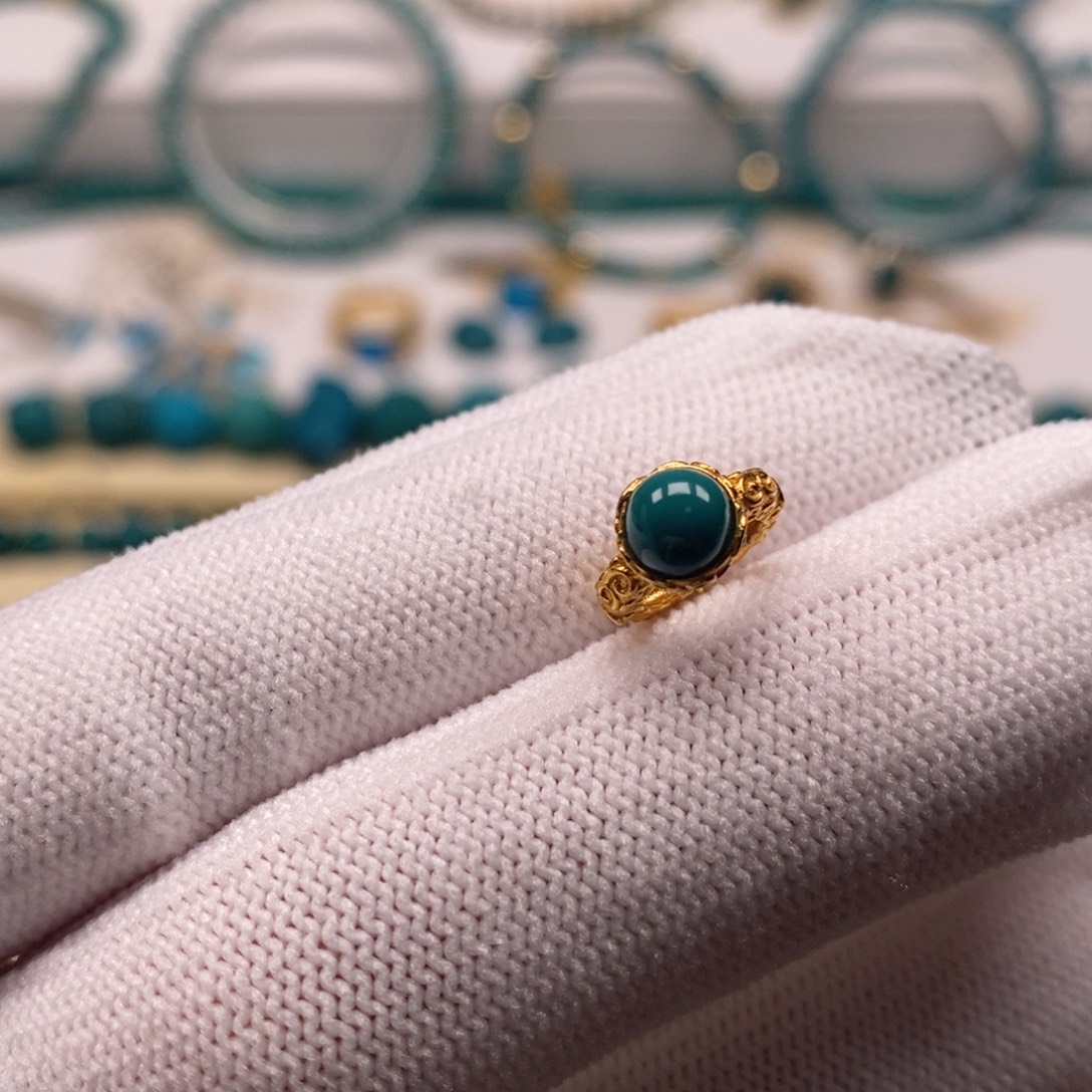 18K金镶嵌绿松石珠宝奇石卡环