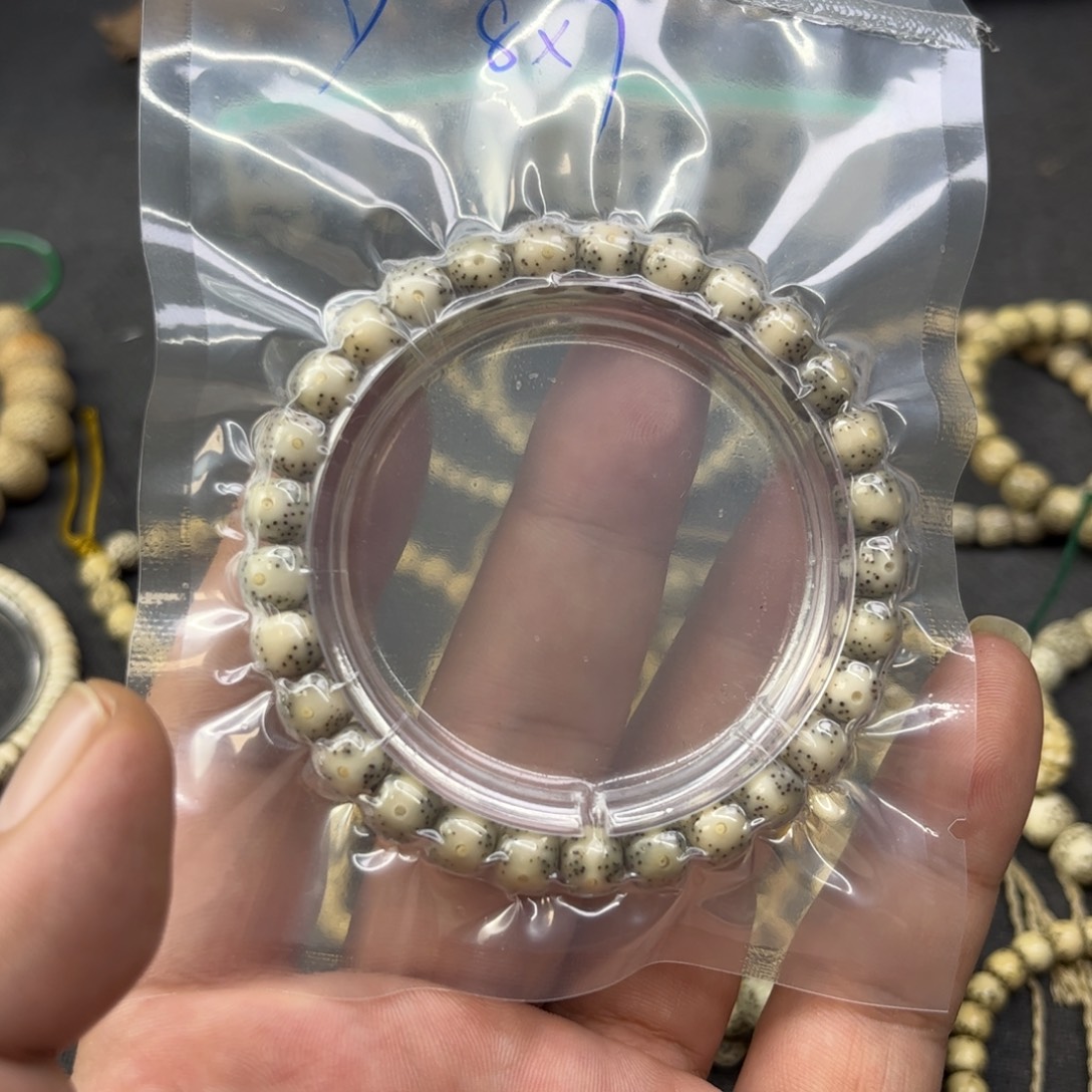 佳***木星月菩提手串8✖️7 大眼睛留白 针尖星 石玉料 单圈