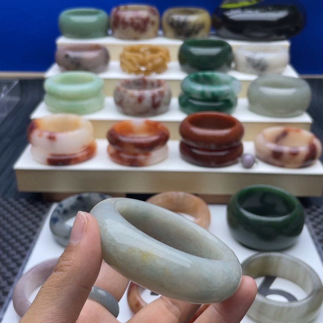 石英质玉手镯未镶嵌