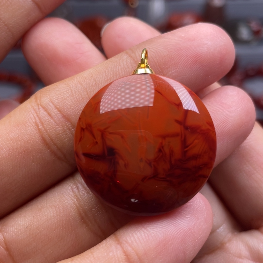 南红玛瑙18K金镶嵌珠宝奇石圆牌吊坠