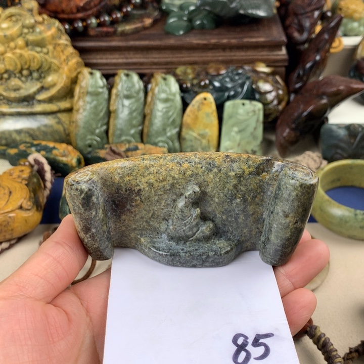 岫岩河磨玉（透闪石质玉）小摆件有瑕未镶嵌