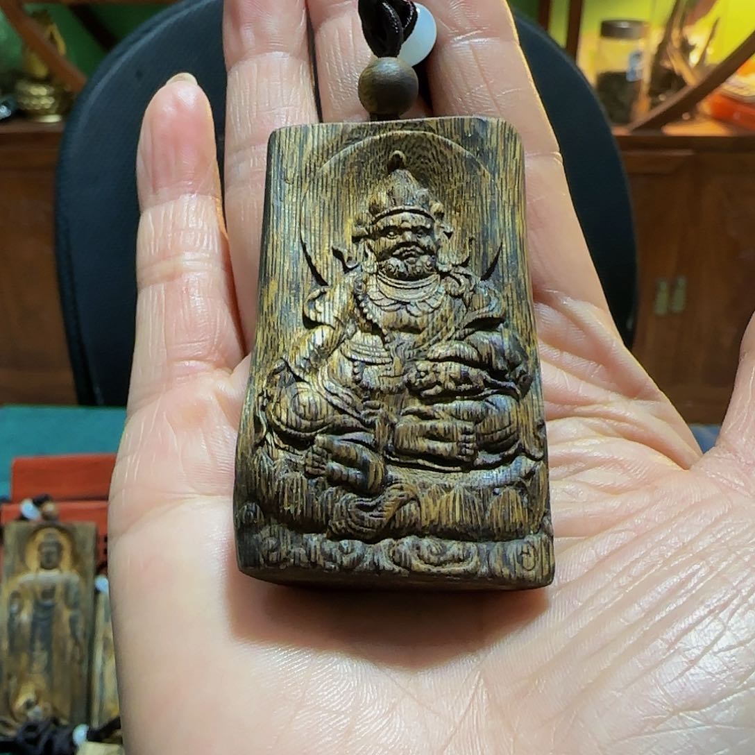 沉香吊坠唐*萌海南白奇乌身老料雕刻财神18克带绳