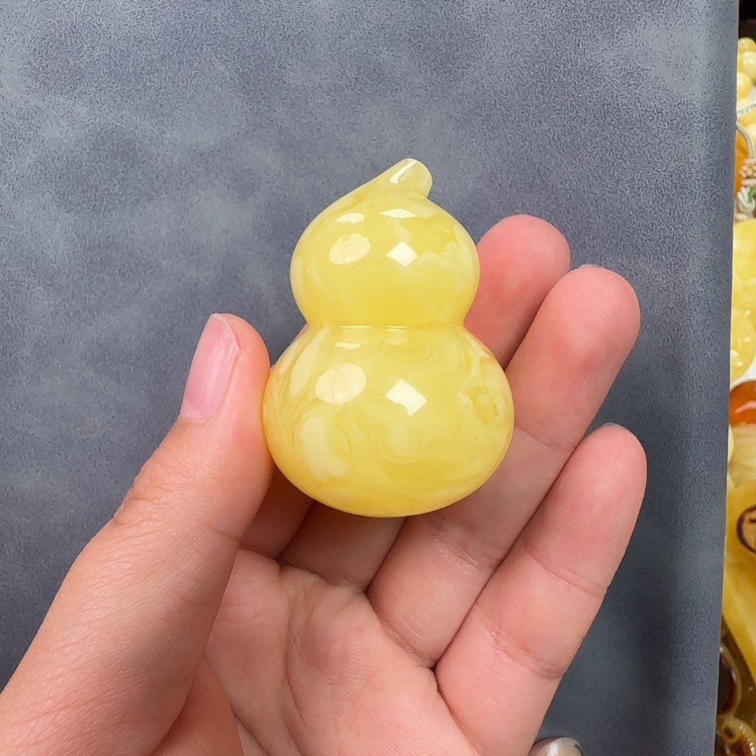 蜜蜡未镶嵌珠宝奇石