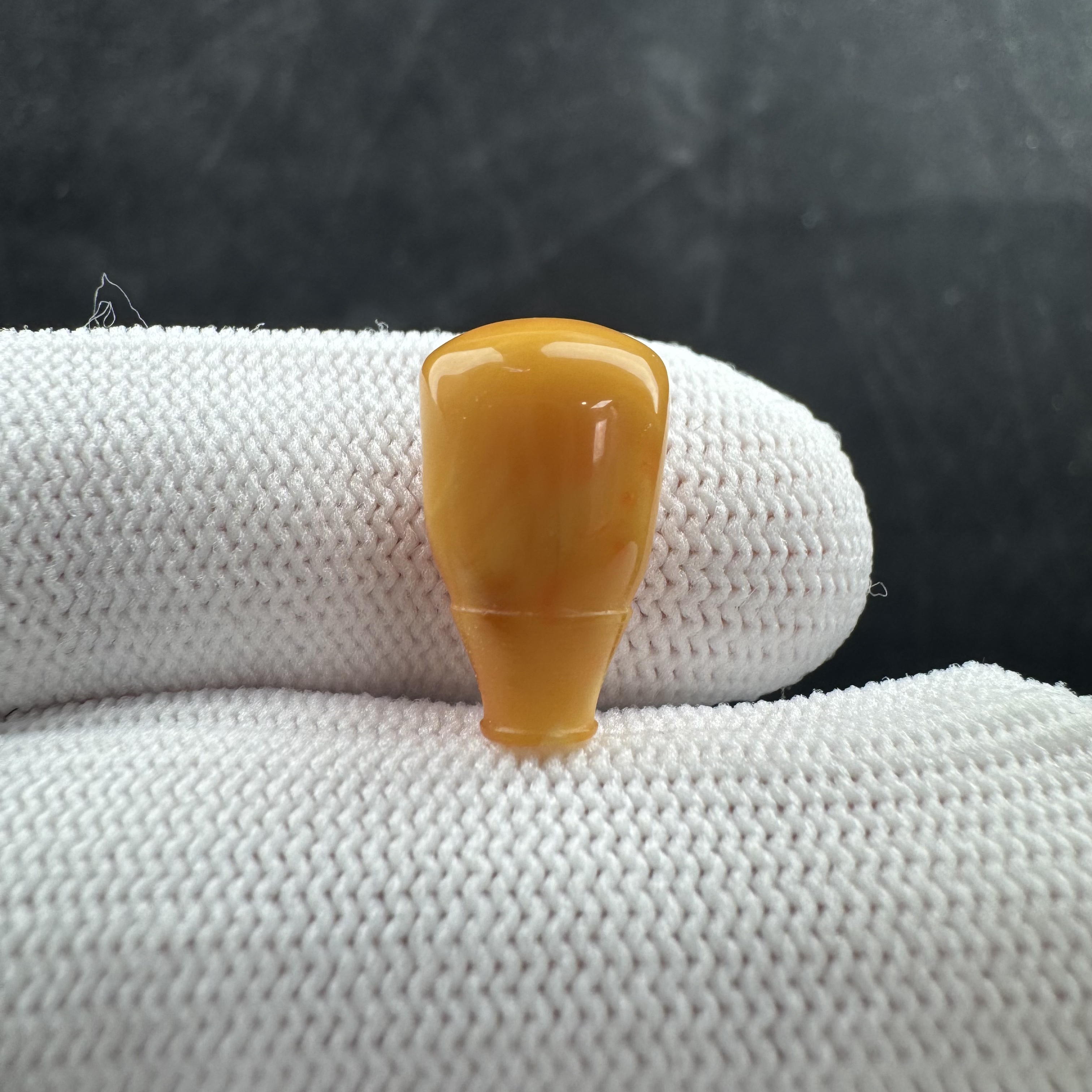 Z6837天然蜜蜡 鸡油红三通 9.6*16.2mm支持复检