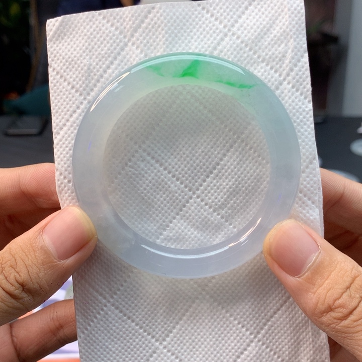 翡翠手镯未镶嵌圆