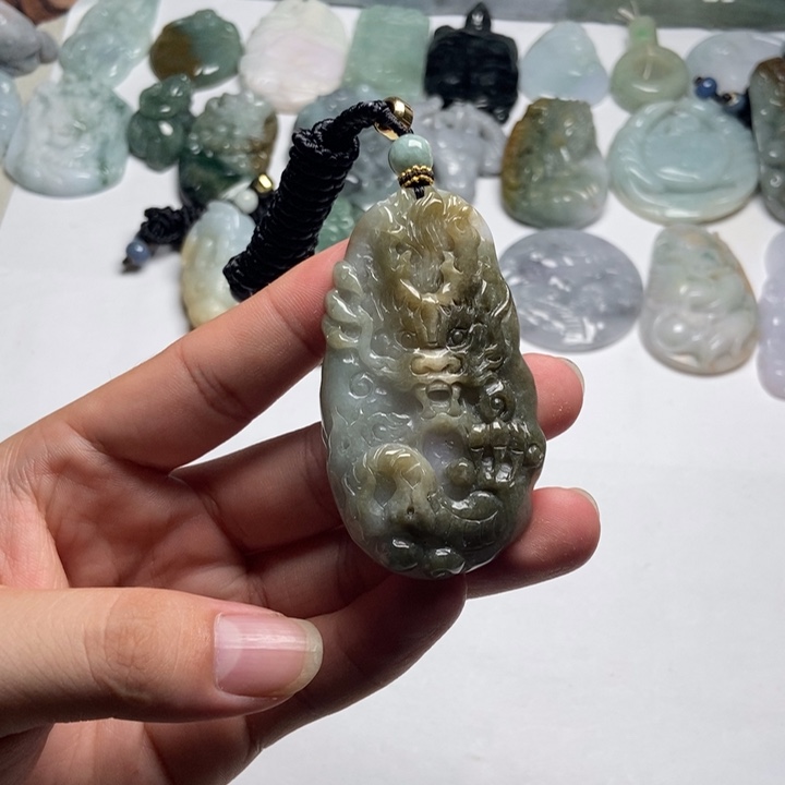 翡翠未镶嵌颈饰龙牌25
