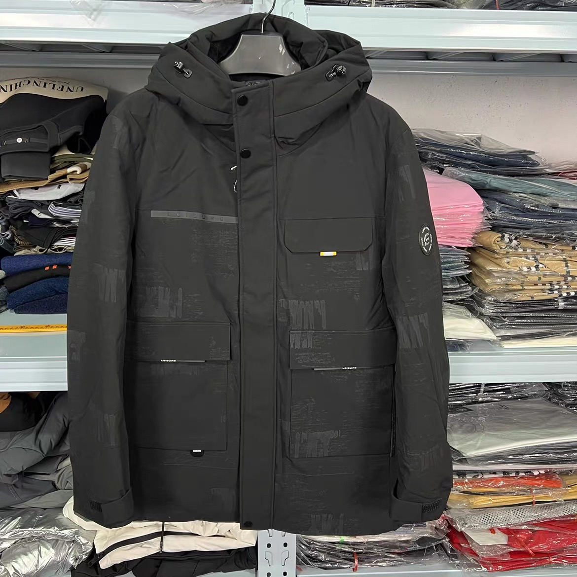 8480撤柜剪标黑色带帽拉链冬季男士外套羽绒服工装大口袋