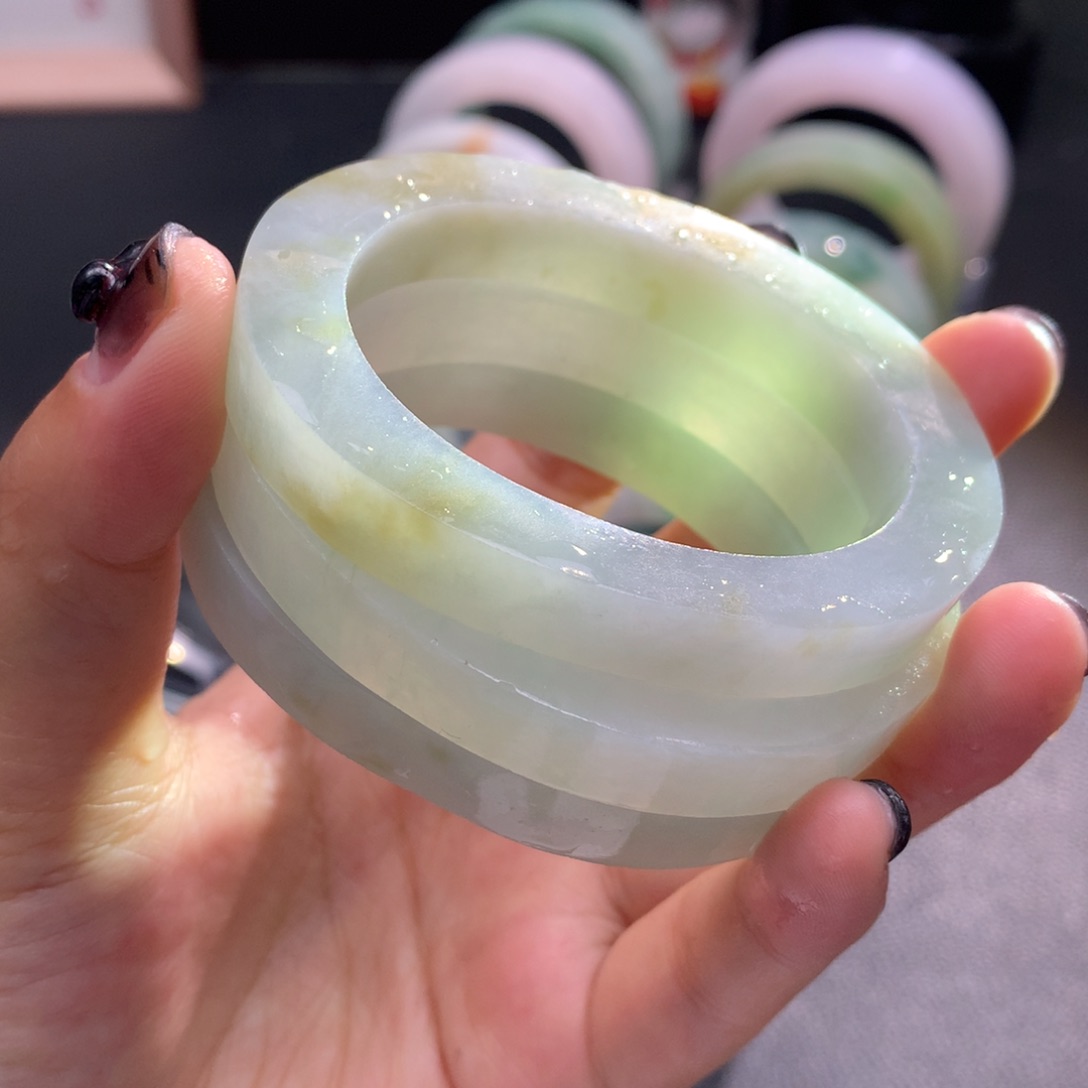 定制翡翠白冰特色翡翠手镯未镶嵌