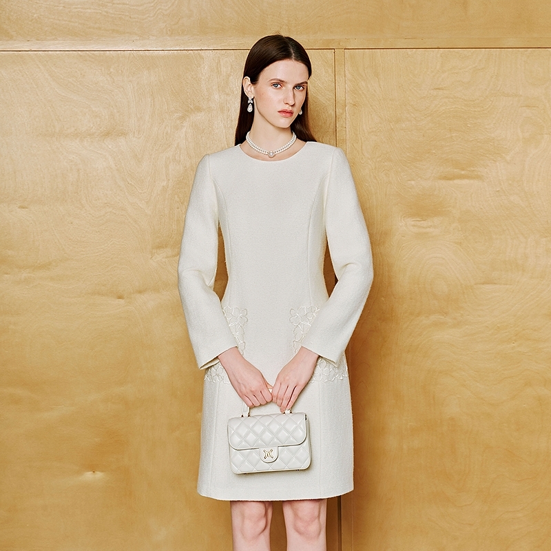 26年超前定制中式刺绣包边连衣裙MOHA01WOP304W11