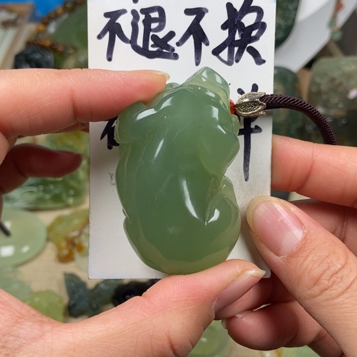 蛇纹石玉颈饰未镶嵌