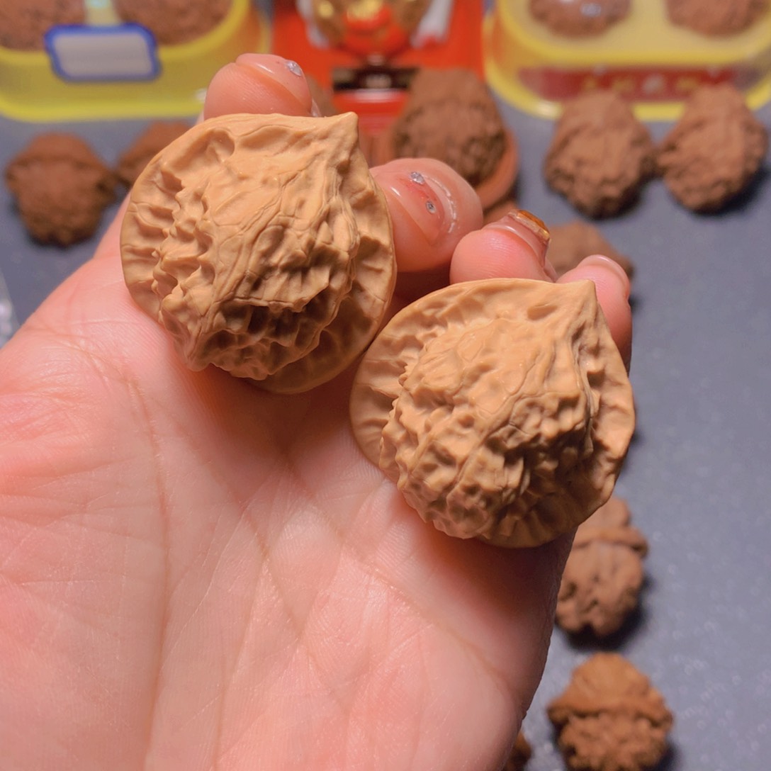 文玩核桃吊坠新立红35