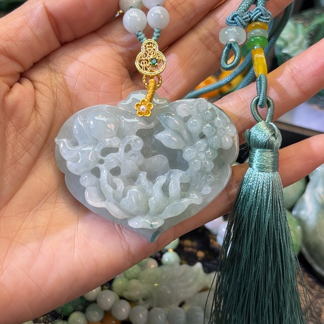 翡翠未镶嵌颈饰待编款