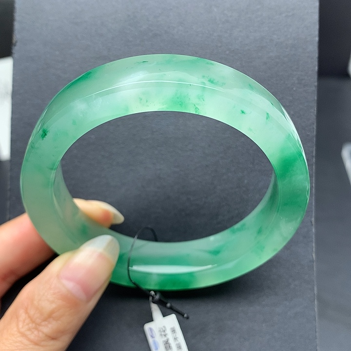 *****石英质玉未镶嵌手镯