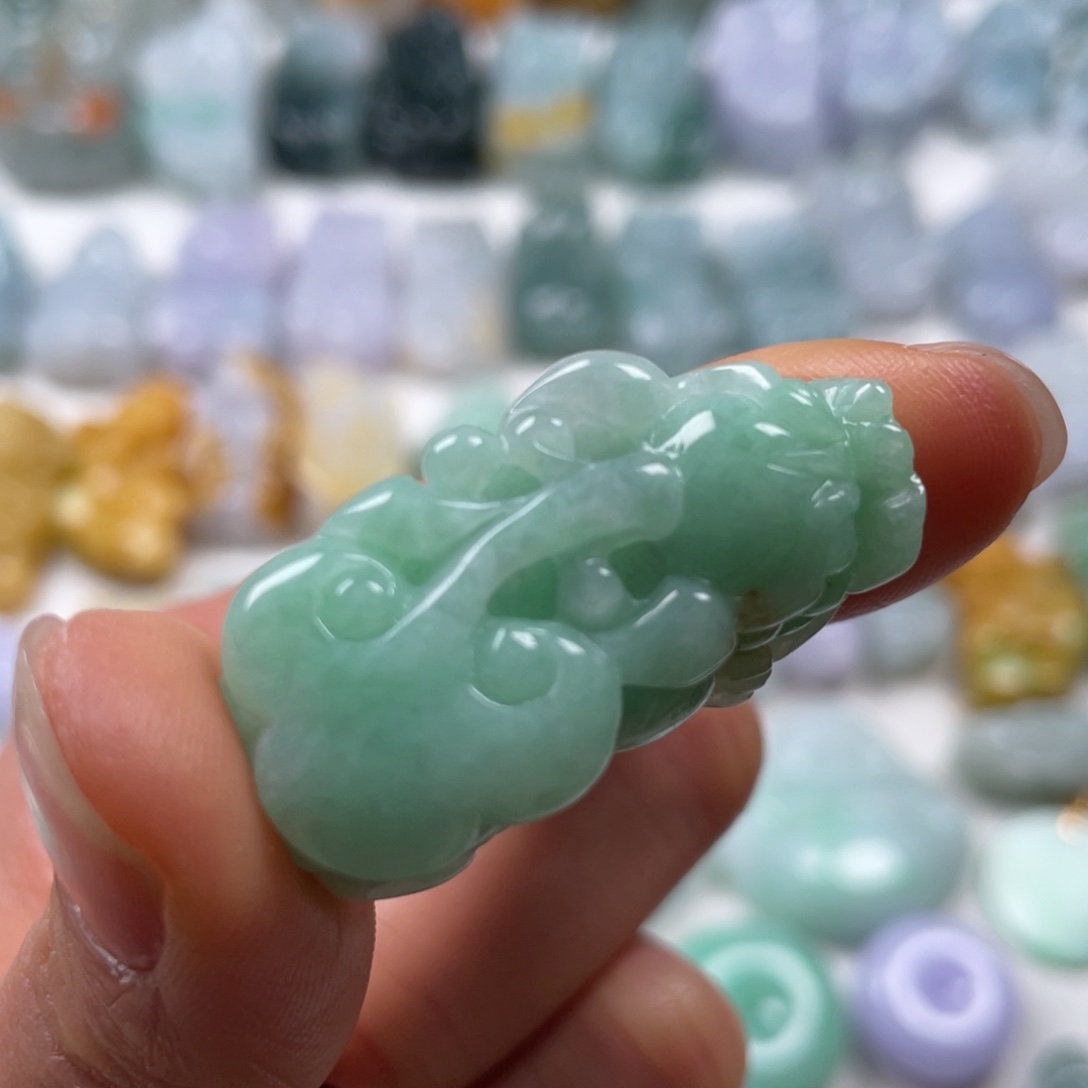 翡翠吊坠(赠链)未镶嵌