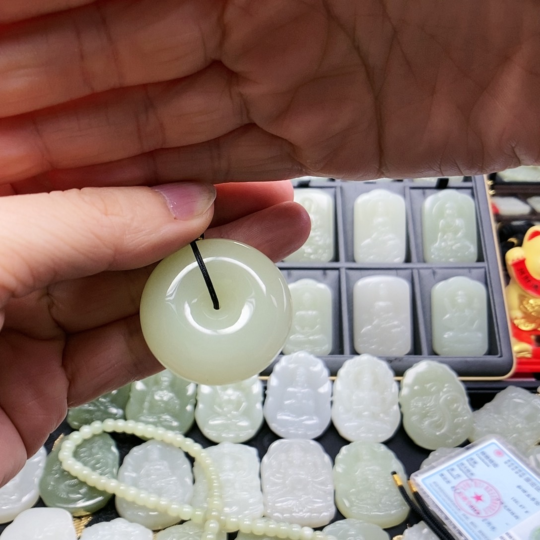 和田玉颈饰未镶嵌小*芹