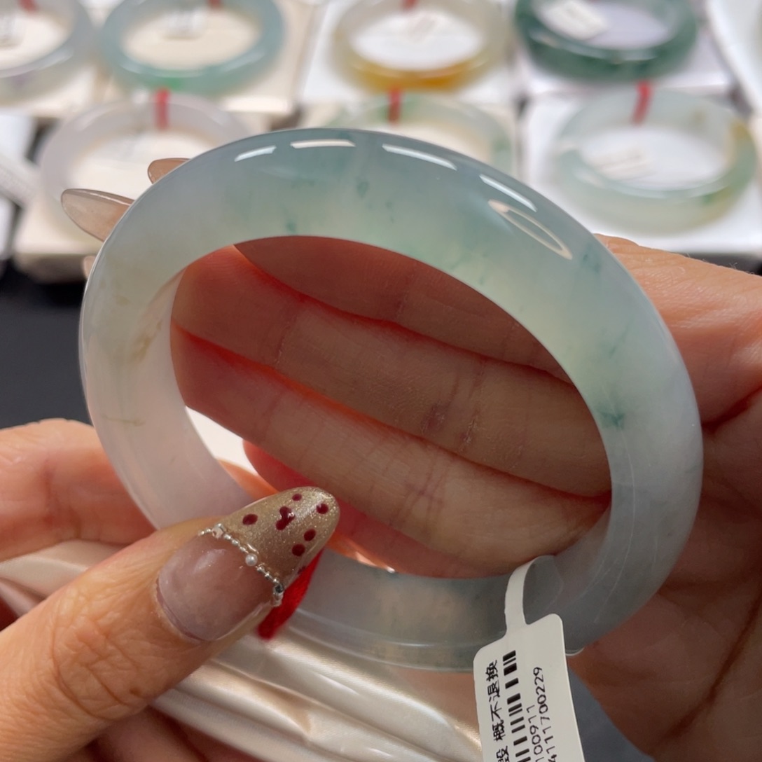 【闪购商品】翡翠手镯未镶嵌胶润飘花毕业5556圈