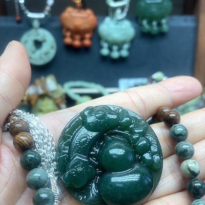 未镶嵌蛇纹石玉颈饰