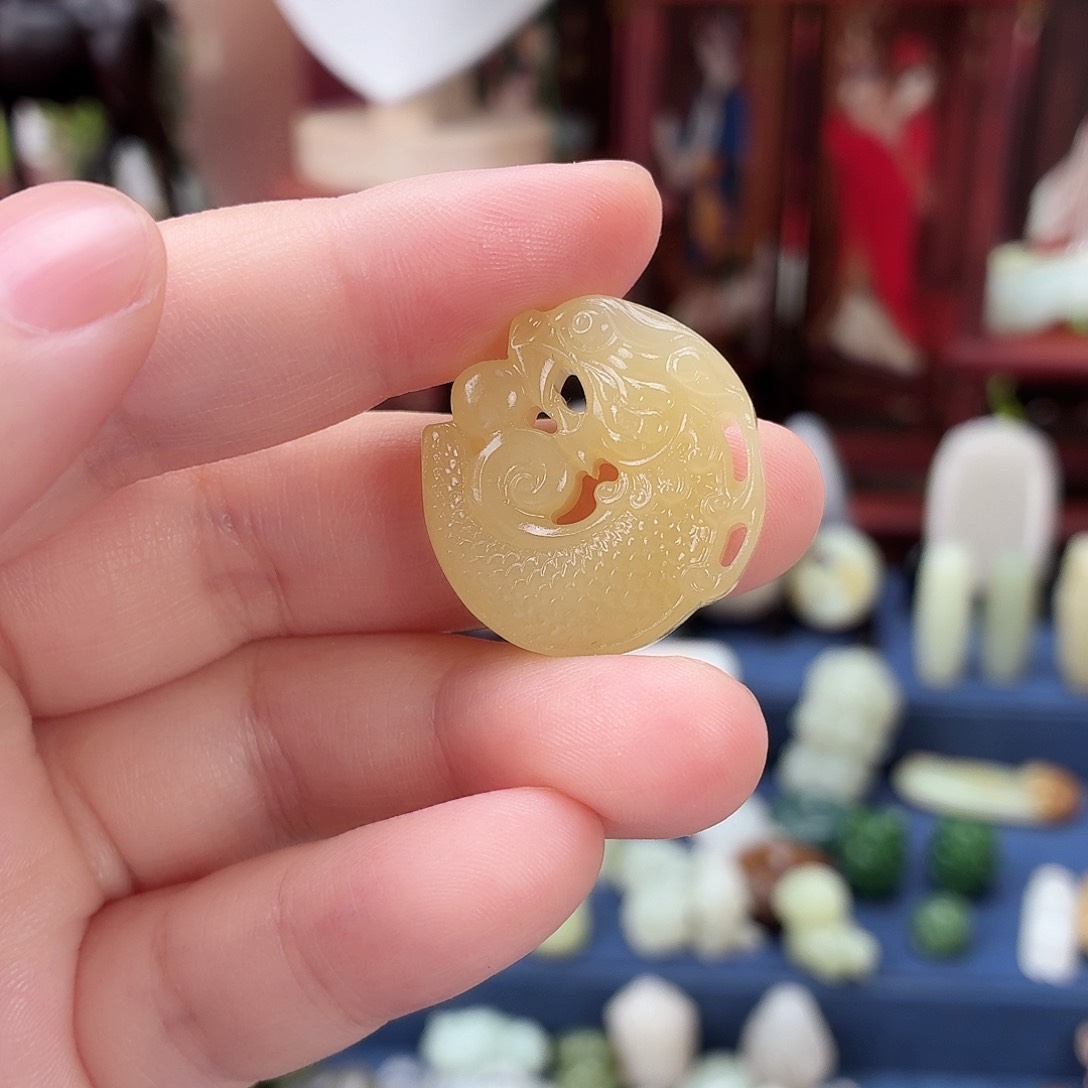 和田玉未镶嵌颈饰鱼化龙