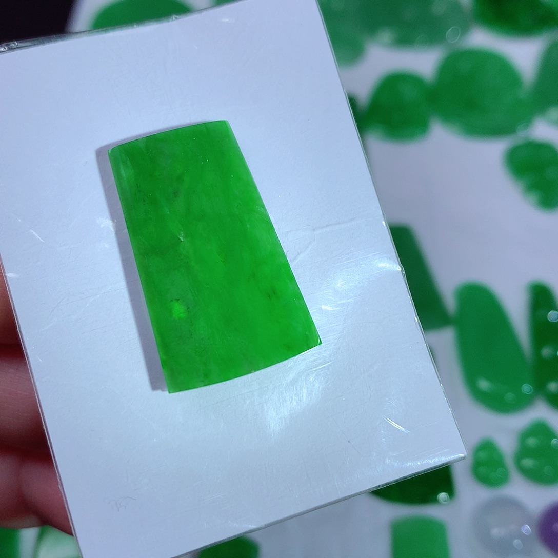 翡翠颈饰未镶嵌天然翡翠