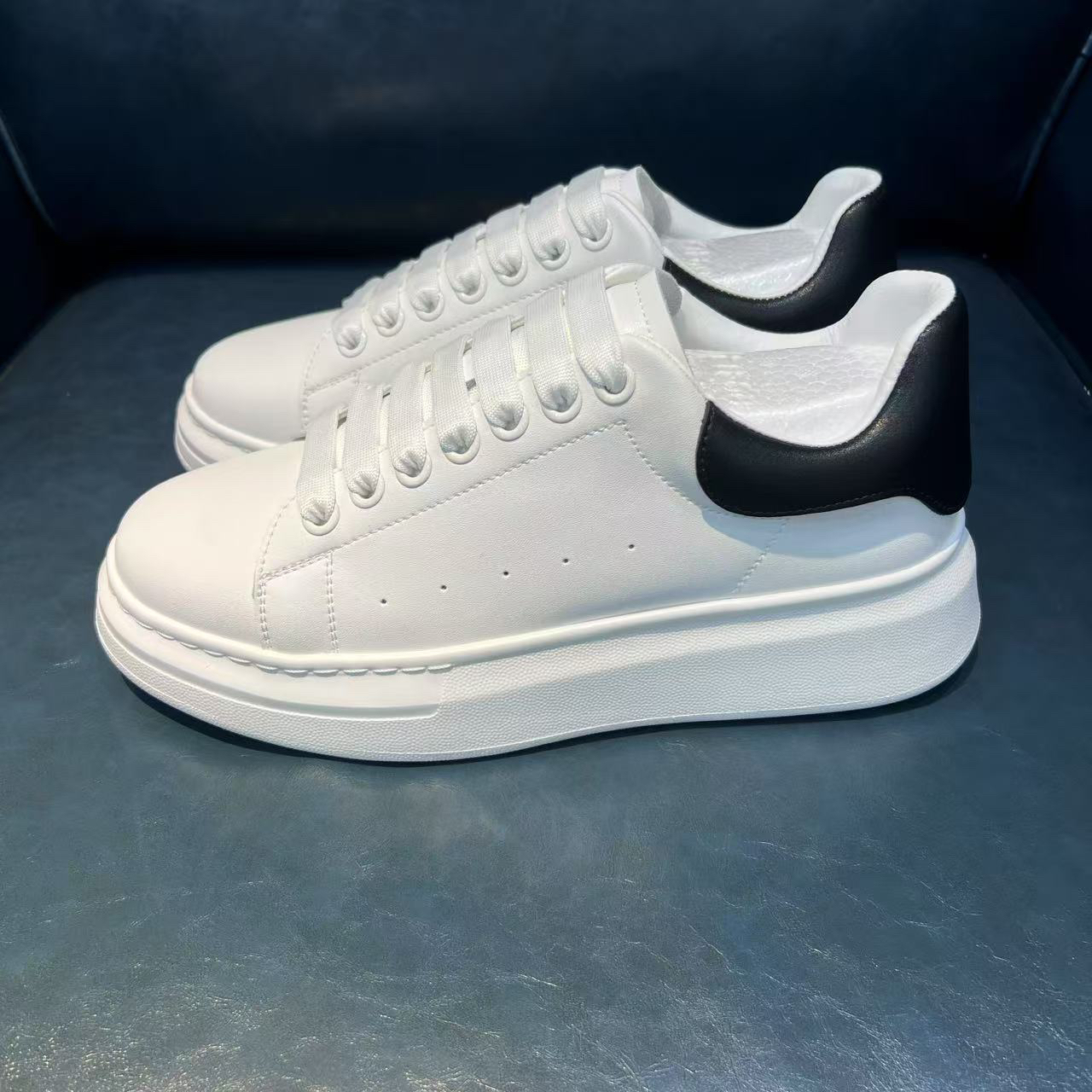 百搭男士小白鞋四季春秋白色时尚简约真皮厚底休闲板鞋潮鞋男款