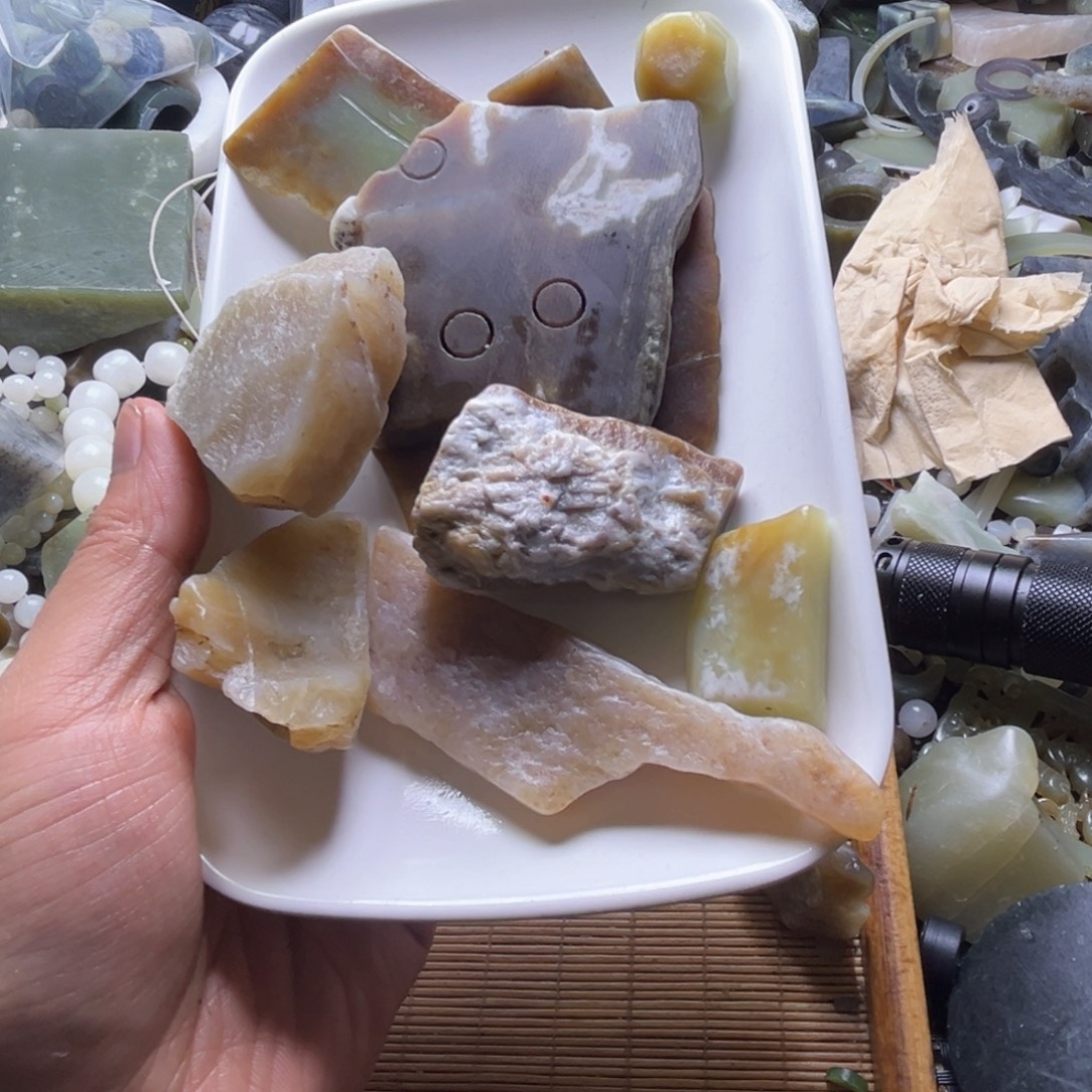 和田玉（糖玉）未镶嵌挂件