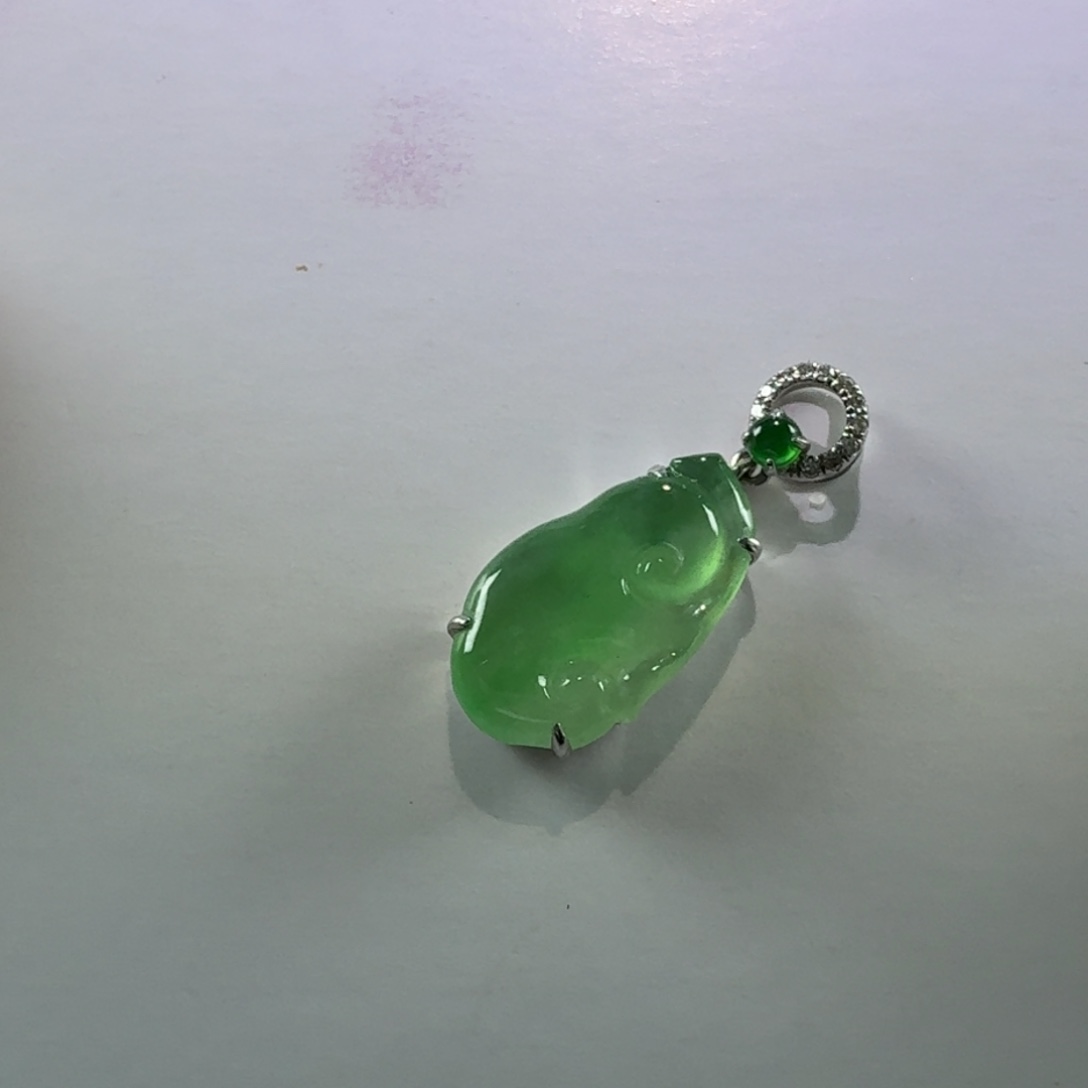 翡翠未镶嵌颈饰如意