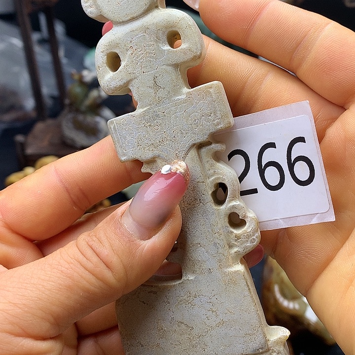 和田玉未镶嵌车挂