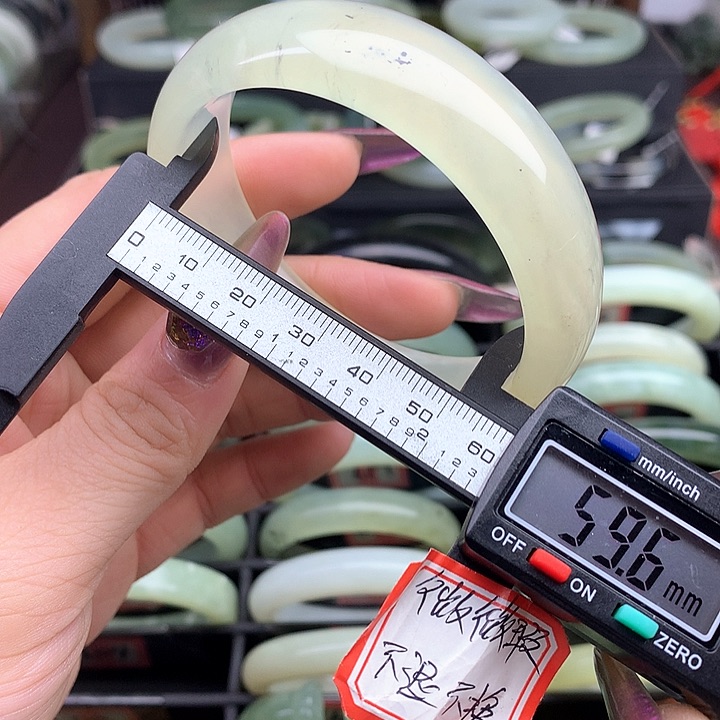 蛇纹石玉手镯未镶嵌604