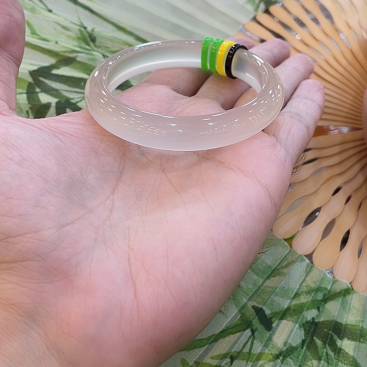 柔***。玛瑙/玉髓手镯未镶嵌