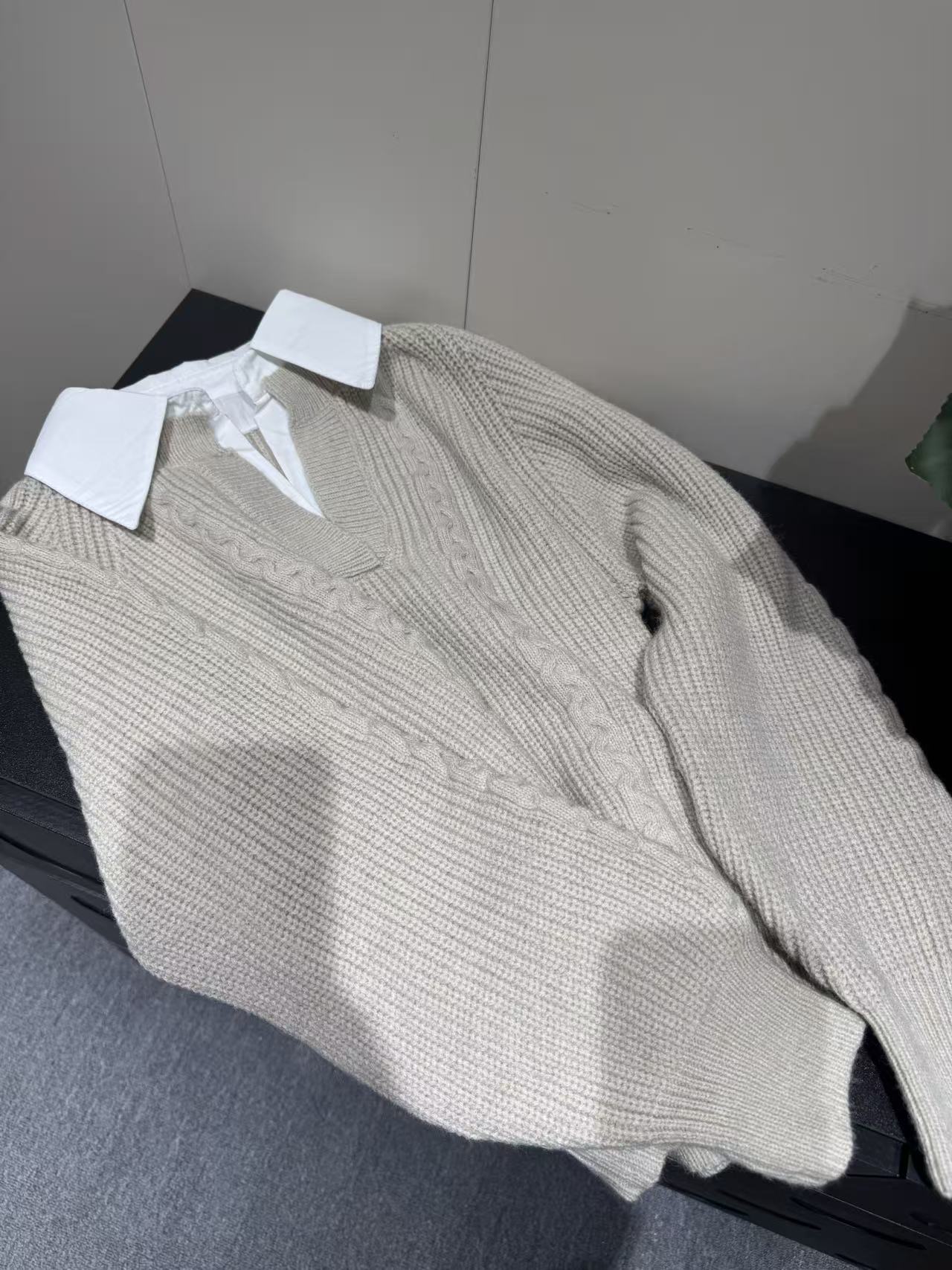 程程家衬衣领拼接毛衣