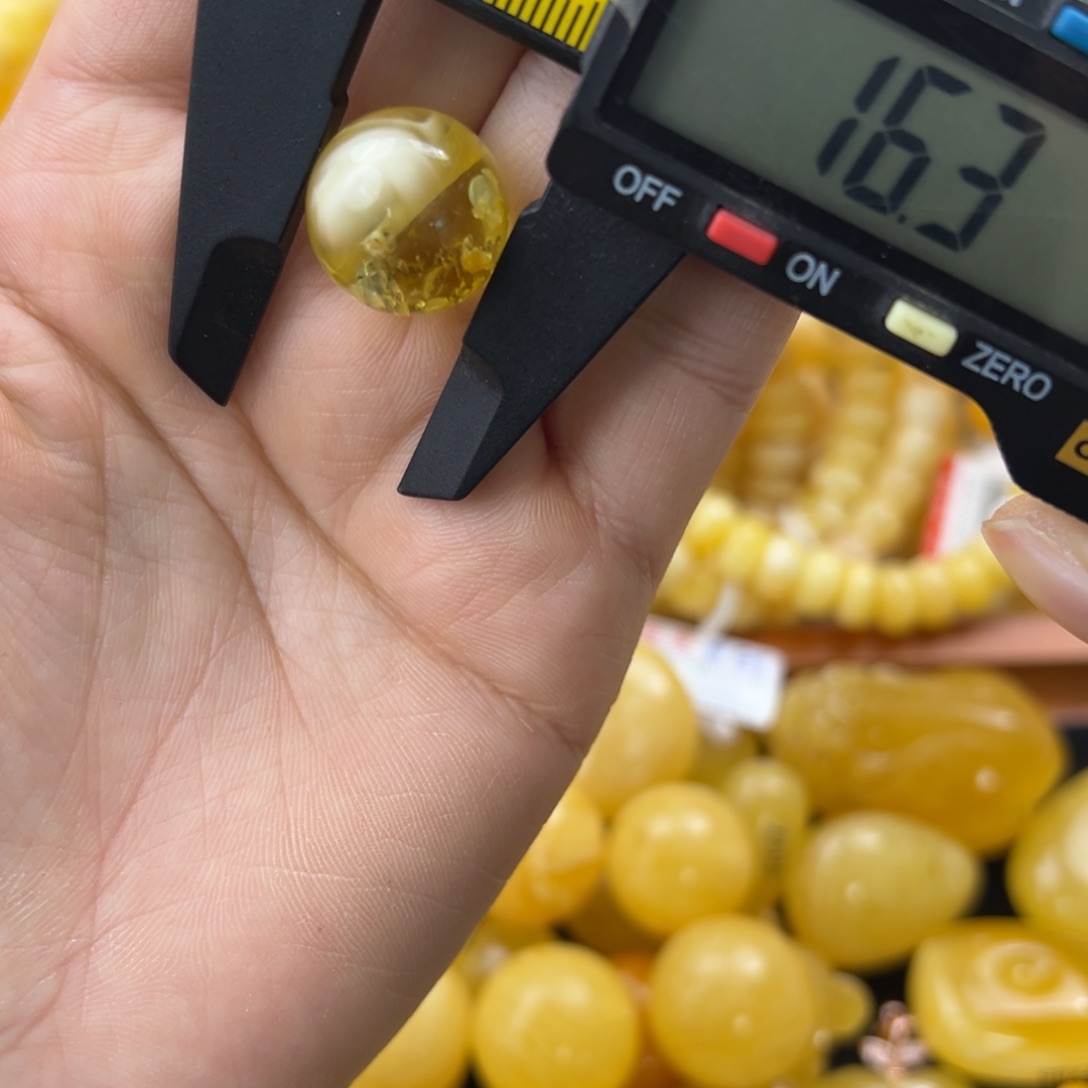 琥珀珠宝奇石未镶嵌