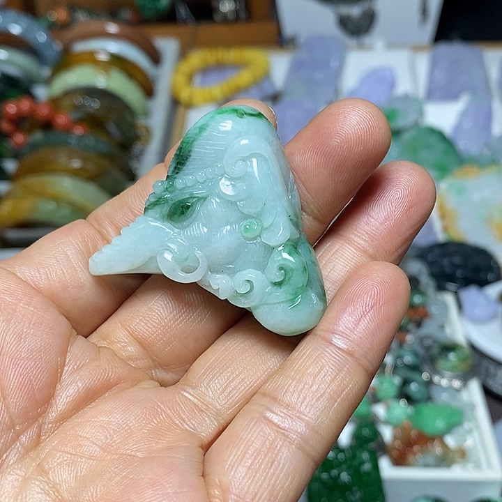 翡翠未镶嵌吊坠(赠链)