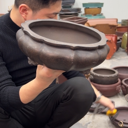 紫砂花盆中香薰装饰