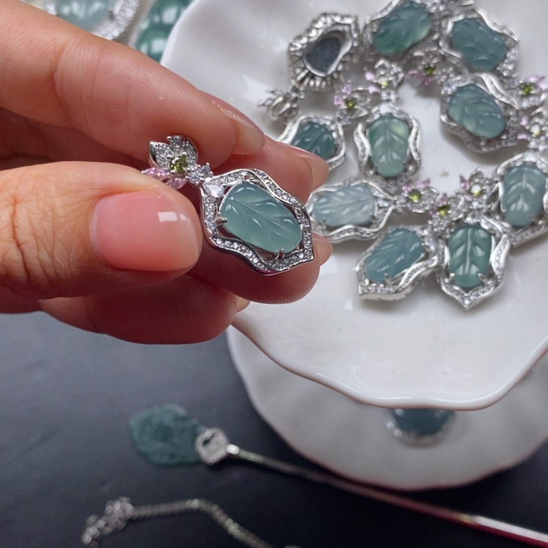 翡翠颈饰未镶嵌翡翠