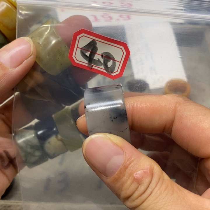 蛇纹石玉未镶嵌戒指交****司