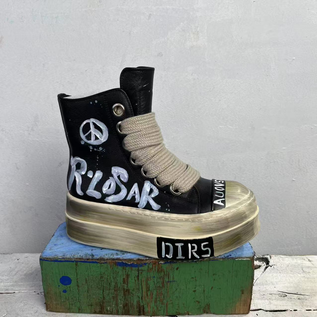 个性设计字母涂鸦街头风设计牛皮厚底男女同款增高牛皮高帮鞋