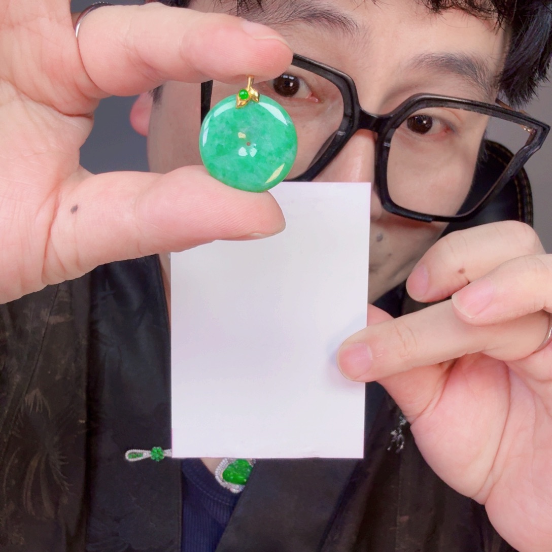 翡翠18K金镶嵌颈饰一件