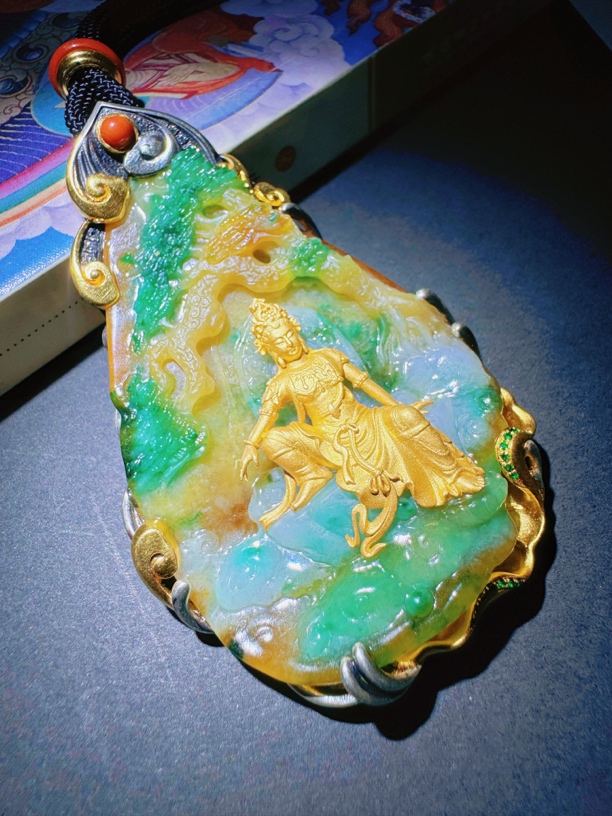 多彩翡翠水月观音